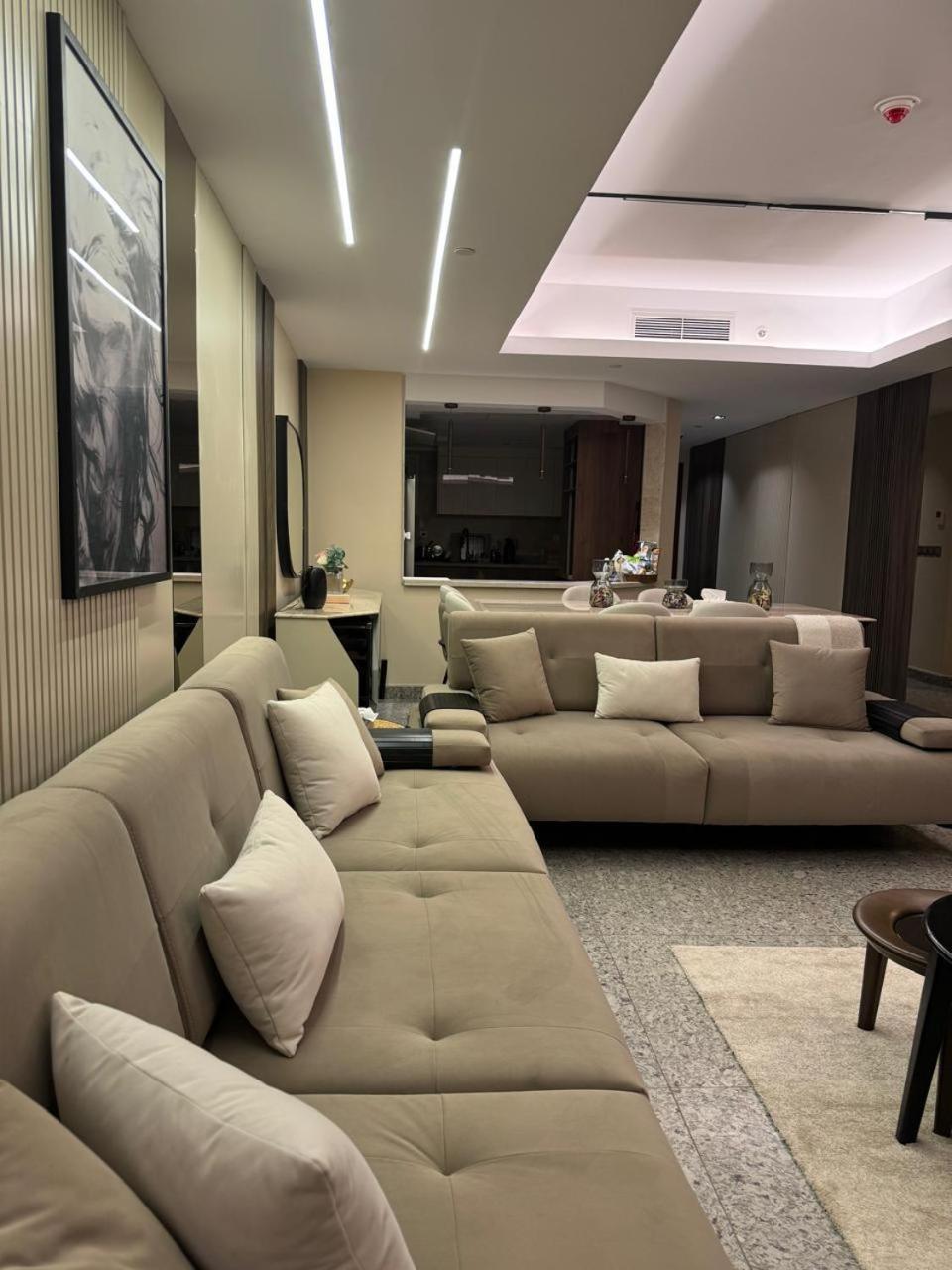 بفندق هىلتون المعادي عالنيل Tower Resident غرفتان وثلاثة Apartment