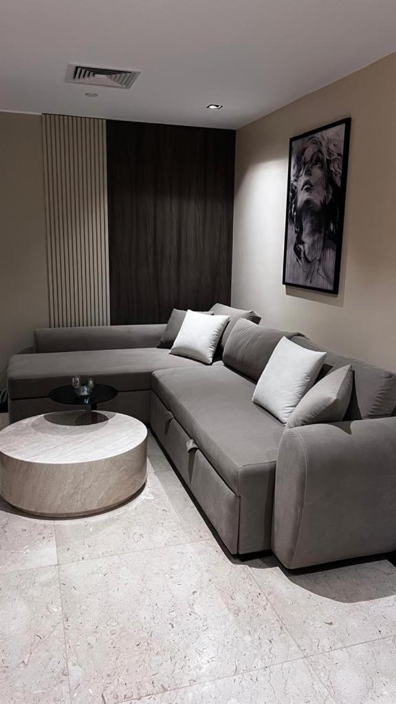 Apartment بفندق هىلتون المعادي عالنيل Tower Resident غرفتان وثلاثة