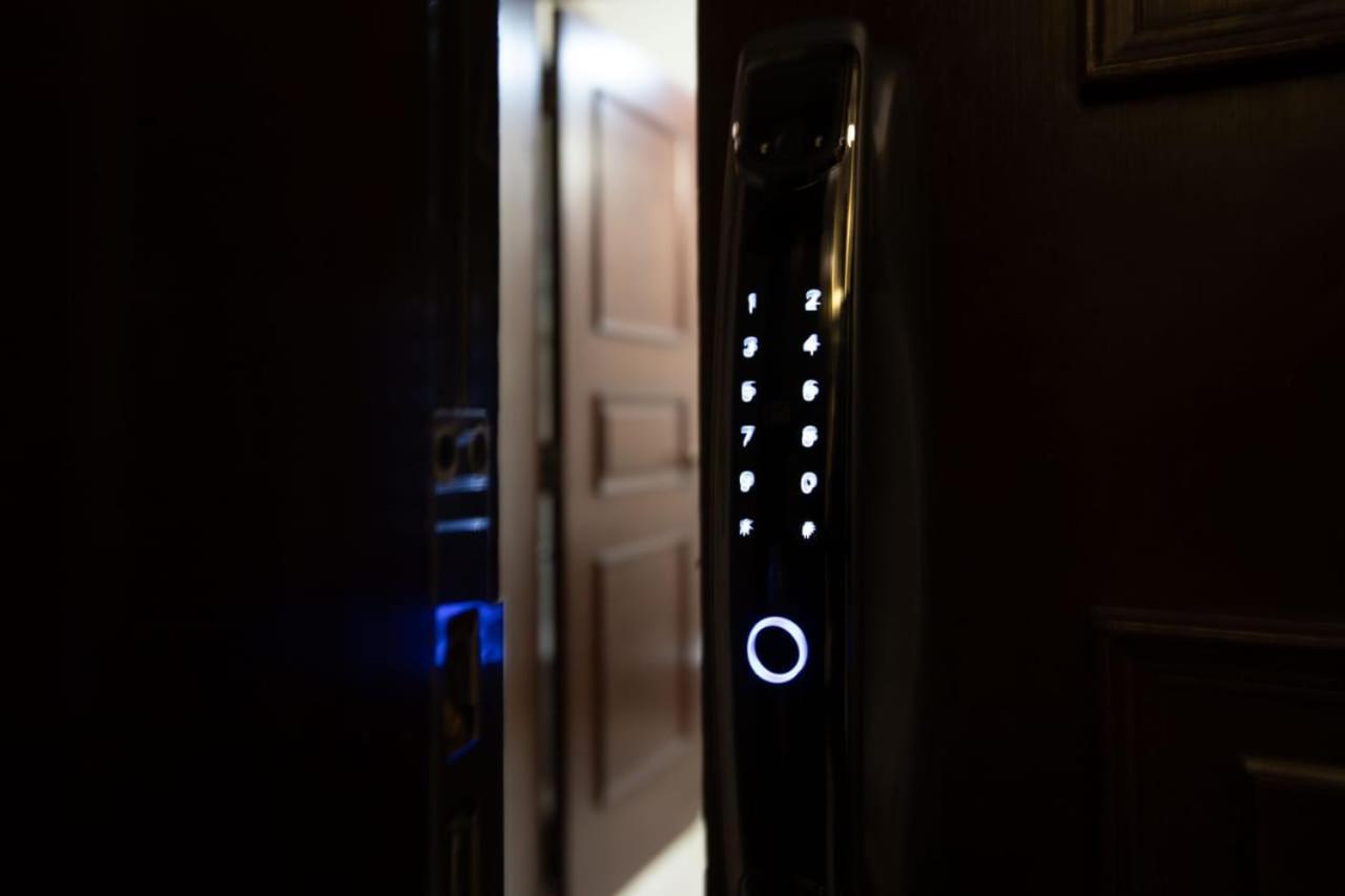بفندق هىلتون المعادي عالنيل Tower Resident غرفتان وثلاثة Cairo