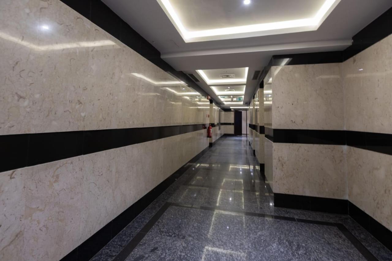 بفندق هىلتون المعادي عالنيل Tower Resident غرفتان وثلاثة *