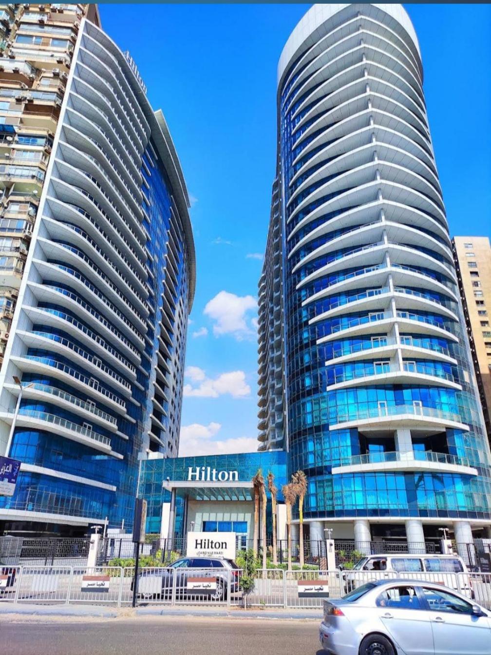 بفندق هىلتون المعادي عالنيل Tower Resident غرفتان وثلاثة Cairo